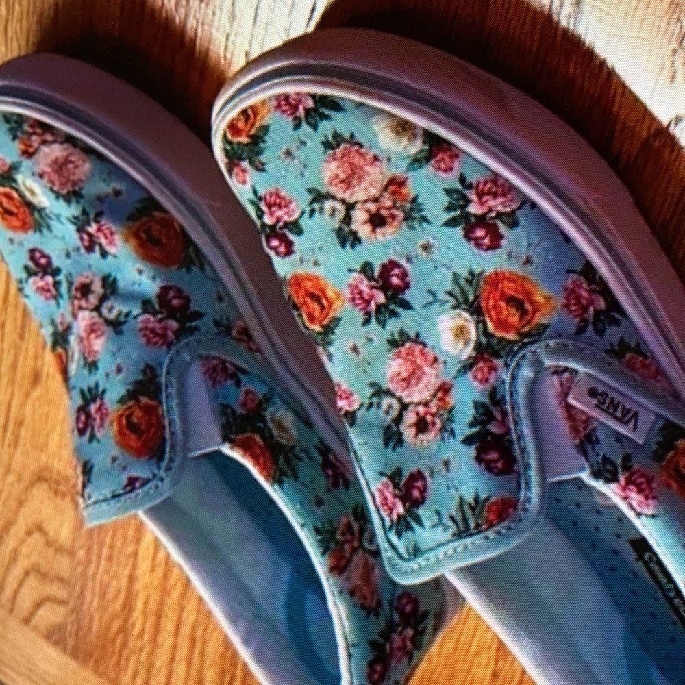 Features vibrant floral design shoes